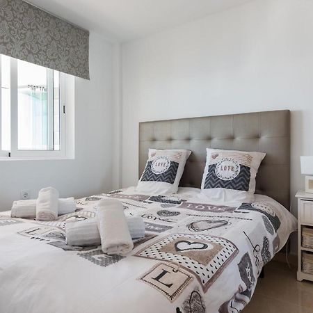 Room In Apartment - 1St Line Top Floor Apartment Carrer del Mar Екстер'єр фото