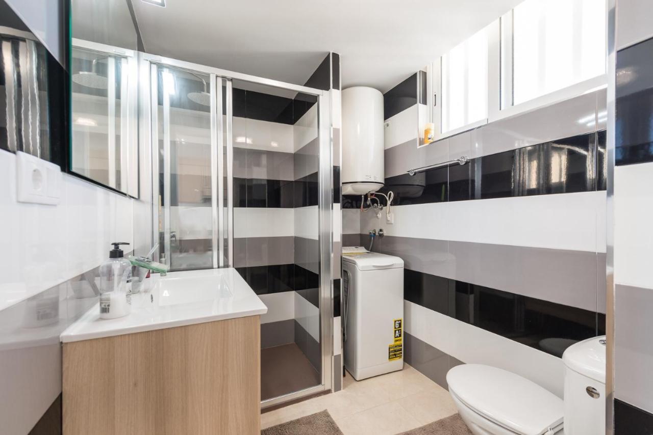 Room In Apartment - 1St Line Top Floor Apartment Carrer del Mar Екстер'єр фото