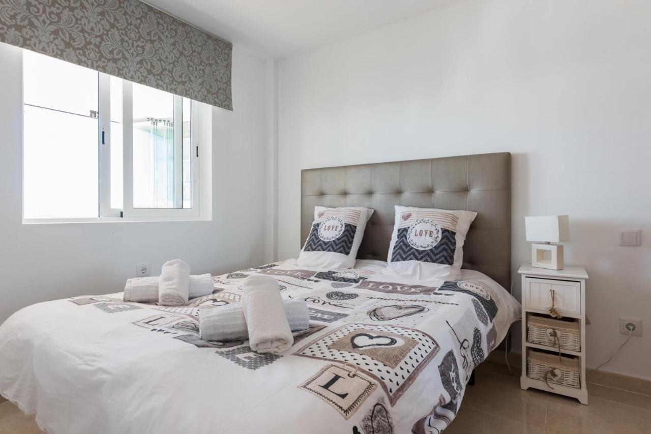 Room In Apartment - 1St Line Top Floor Apartment Carrer del Mar Екстер'єр фото