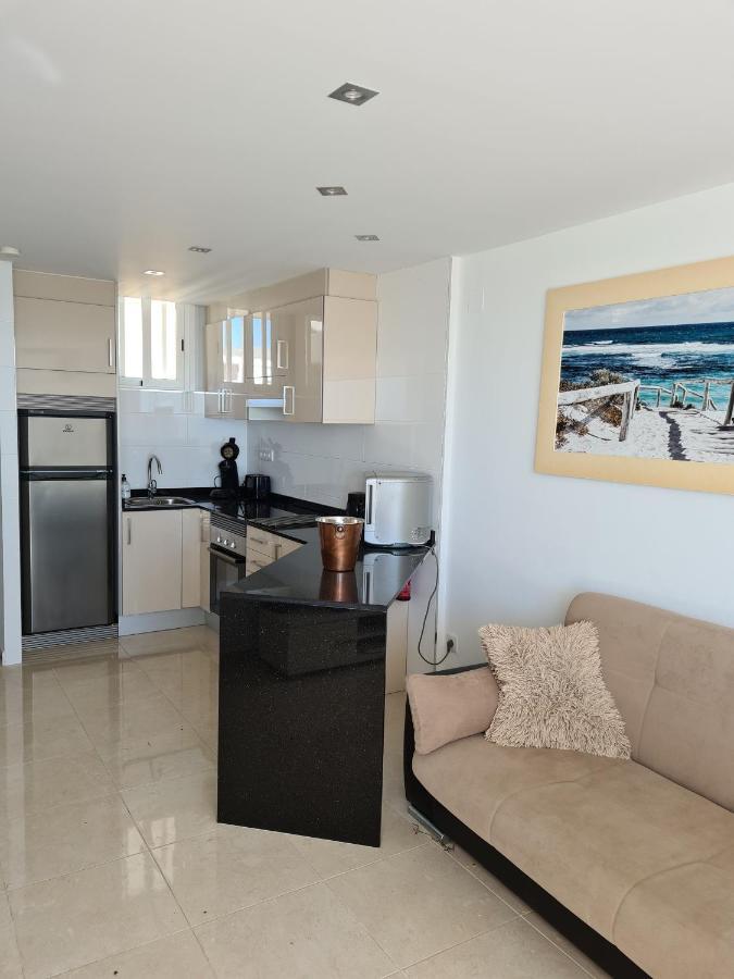 Room In Apartment - 1St Line Top Floor Apartment Carrer del Mar Екстер'єр фото